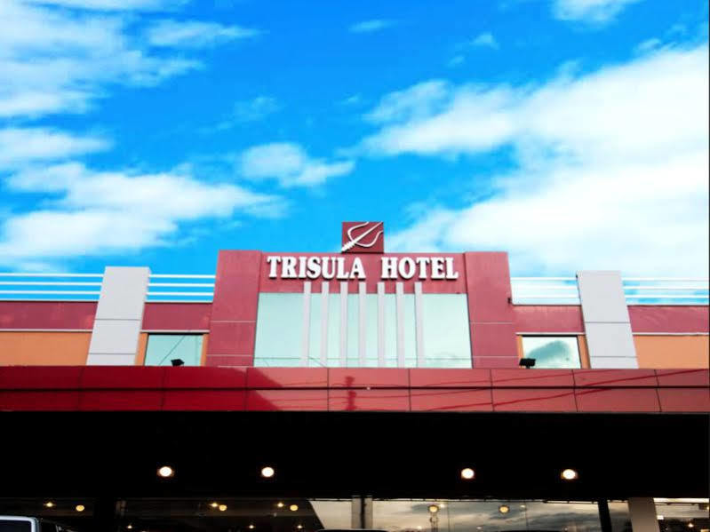 Urbanview Trisula Hotel Macasar Exterior foto